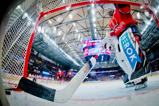 Örebros målvakt Jhonas Enroth deppar vid 0-2