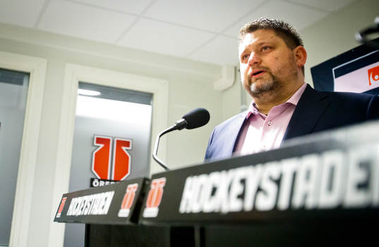 MoDos tränare Mattias Karlin på presskonferensen