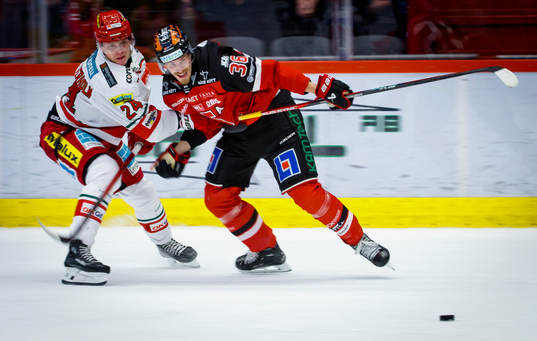 MoDos Erik Walli Walterholm och Örebros Emil Larsson