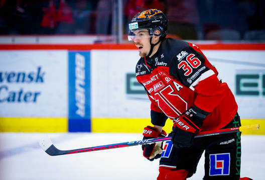 Örebros Emil Larsson gör 3-3 och jublar