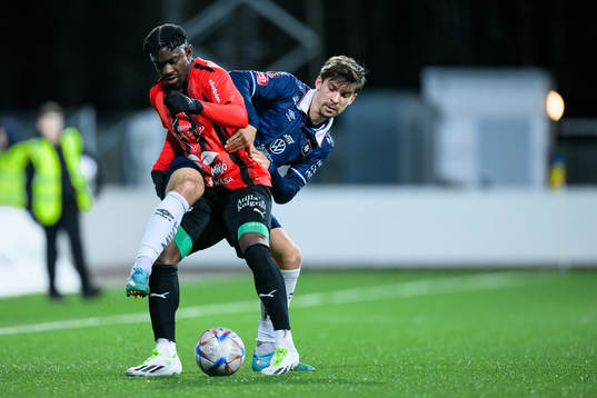 Nordic Uniteds Mamadouba Diaby och Örgrytes Daniel Paulson
