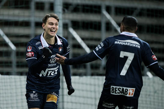 Örgrytes Noah Christoffersson jublar