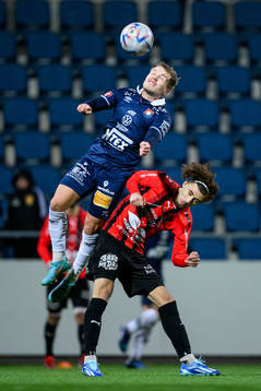 Örgrytes Hampus Dahlqvist och Nordic Uniteds Aziz Harabi