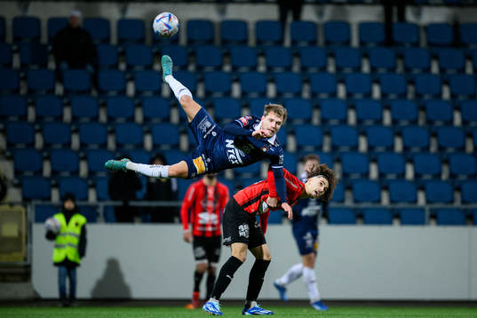 Örgrytes Hampus Dahlqvist och Nordic Uniteds Aziz Harabi