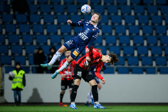 Örgrytes Hampus Dahlqvist och Nordic Uniteds Aziz Harabi