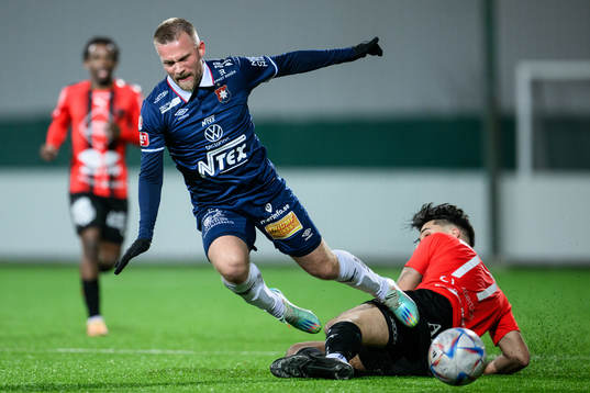 Örgrytes Nicklas Bärkroth och Nordic Uniteds Jonathan