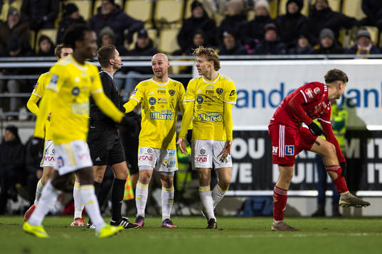 Falkenbergs Christoffer Carlsson och Melker Nilsson reagerar