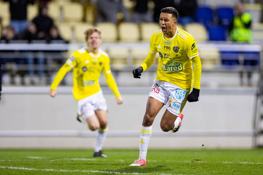 Falkenbergs Oliver Hintsa jublar