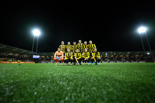 The starting eleven of Häcken pose for a team group photo