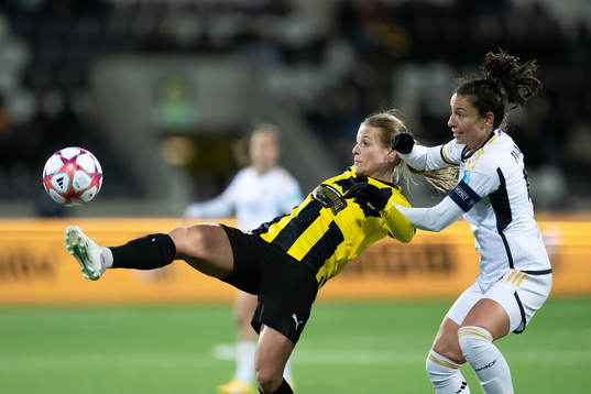 Anna Anvegård of Häcken and Ivana of Real Madrid