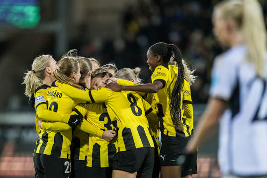 Katariina Kosola of Häcken celebrate the 2-1 goal with