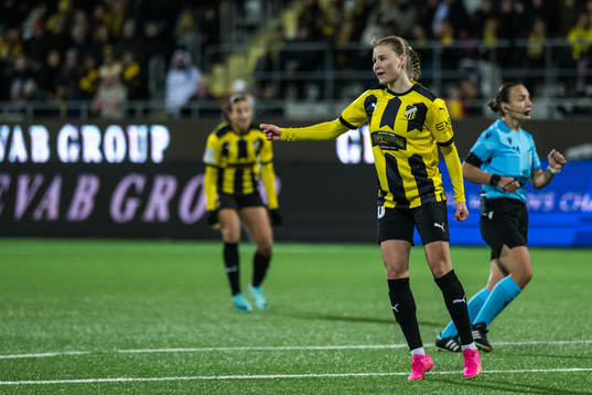 Katariina Kosola of Häcken celebrates the 2-1 goal