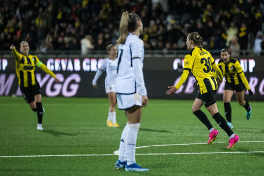 Katariina Kosola of Häcken celebrates the 2-1 goal