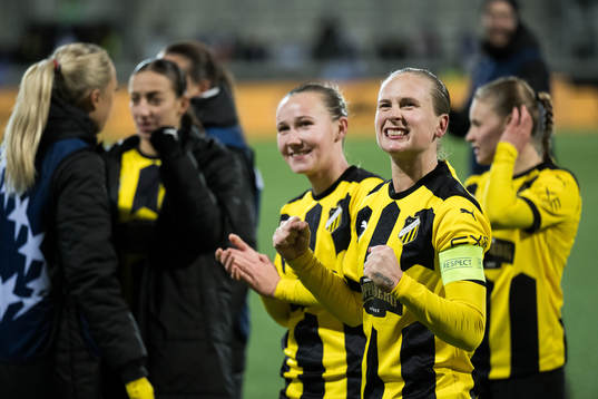 Filippa Curmark of Häcken celebrates
