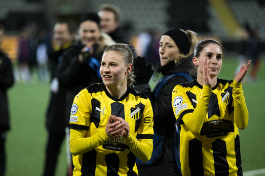 Katariina Kosola and Clarissa Larisey of Häcken celebrates