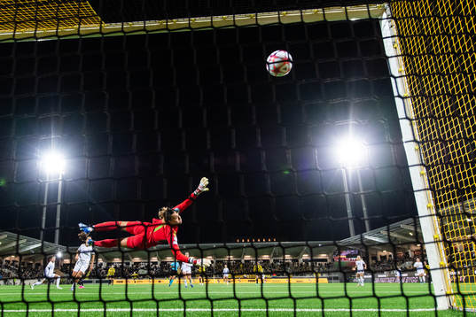 Katariina Kosola of Häcken scores 2-1 behind goalkeeper