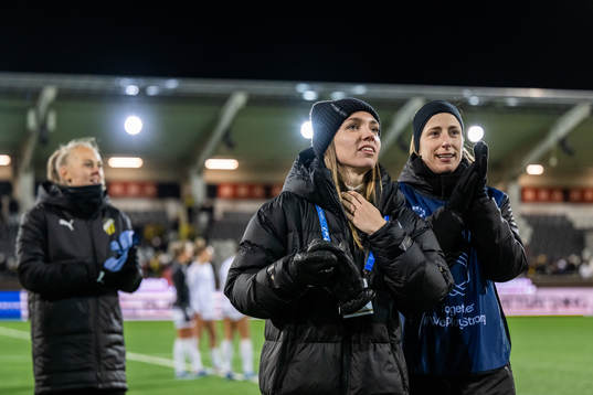 Elin Rubensson and goalkeeper Loes Geurts of Häcken