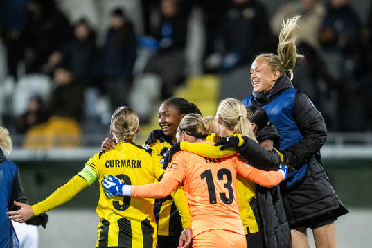 Filippa Curmark, Aisha Masaka, goalkeeper Jennifer Falk and