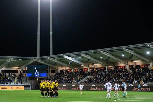 Katariina Kosola of Häcken celebrates with team mates