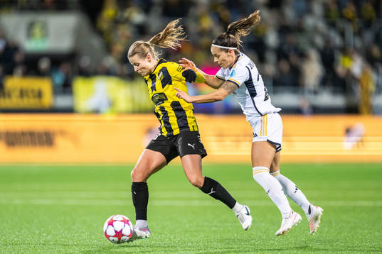 Anna Anvegård of Häcken and Zornoza of Real Madrid