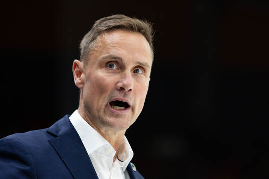 Frölundas tränare Roger Rönnberg reagerar