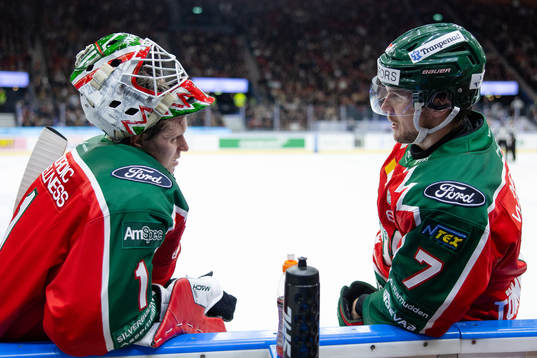 Frölundas målvakt Lars Johansson och Henrik Tömmernes
