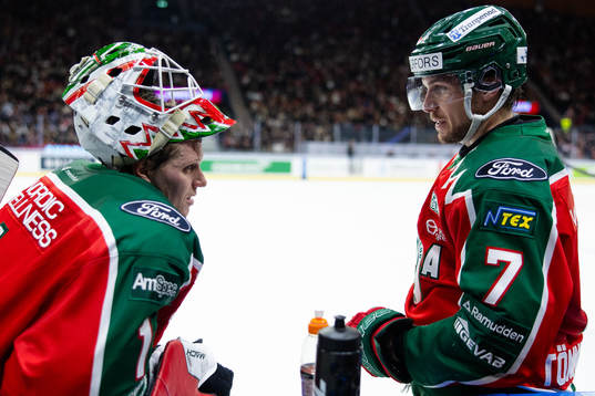 Frölundas målvakt Lars Johansson och Henrik Tömmernes