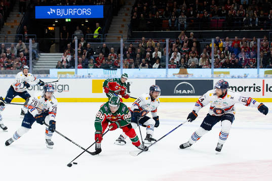 Frölundas Malte Strömwall och Växjös Hugo Gustafsson
