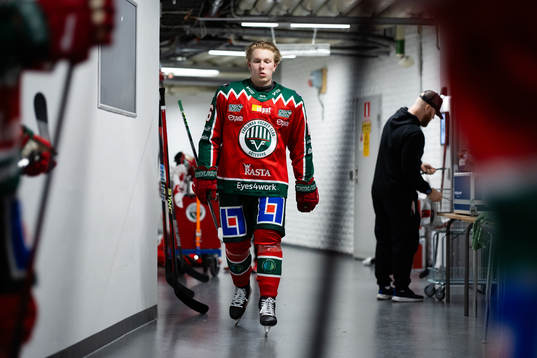 Frölundas Otto Stenberg innan ishockeymatchen i SHL mellan