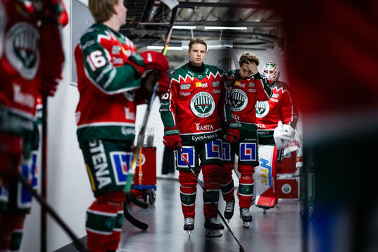 Frölundas Isac Heens innan ishockeymatchen i SHL mellan