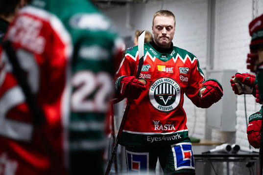Frölundas Carl Klingberg innan ishockeymatchen i SHL