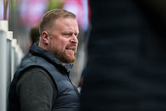 Linköpings tränare Klas Östman reagerar