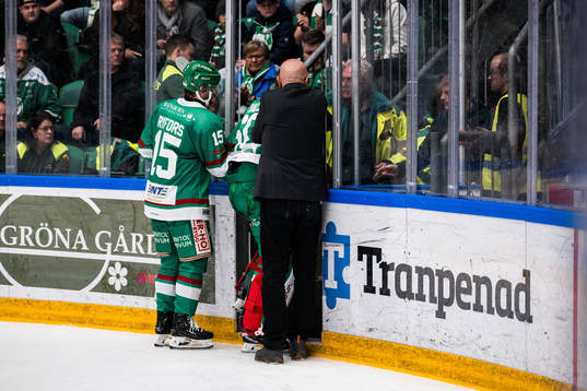 Rögles målvakt Petr Kvaca lämanr