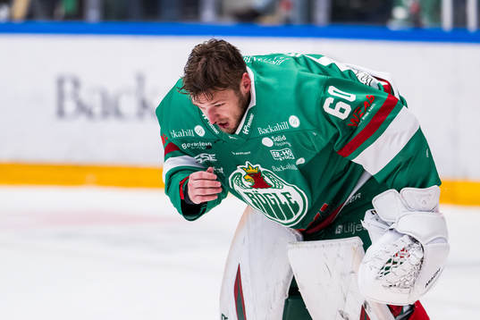 Rögles målvakt Petr Kvaca har ont