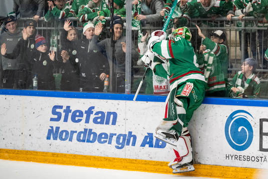 Rögles målvakt Christoffer Rifalk jublar