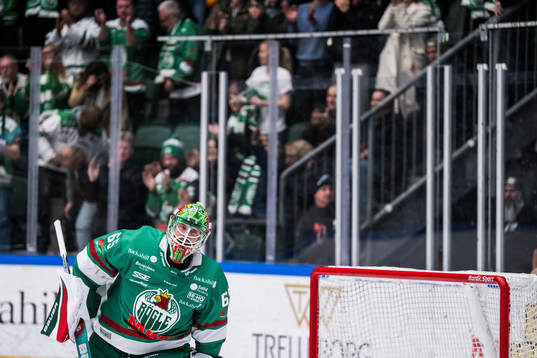 Rögles målvakt Christoffer Rifalk jublar