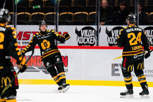 Skellefteås Anton Heikkinen jublar