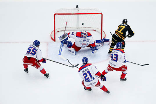 Skellefteås Pär Lindholm gör mål