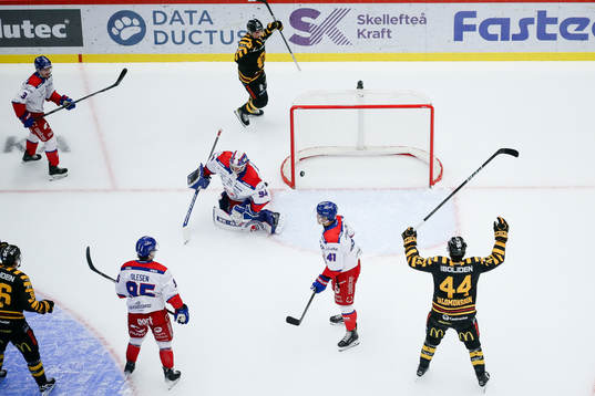 Skellefteås Anton Heikkinen jublar