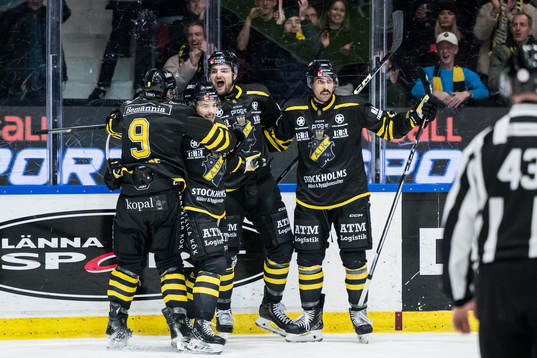 AIKs Branden Troock jublar