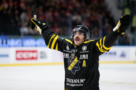 AIKs Mathew Maione jublar