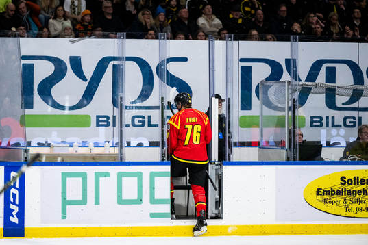 Brynäs Oskar Kvist i utvisningsbåset