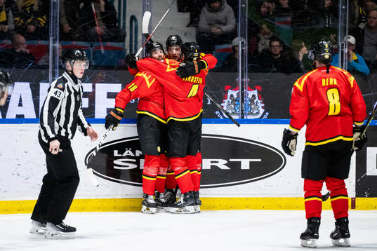 Brynäs Miks Indrasis jublar med lagkamrater
