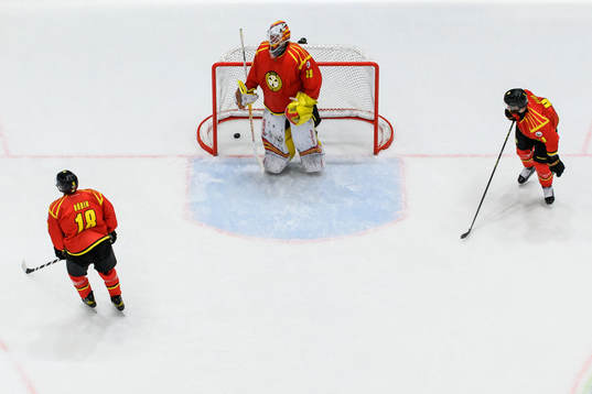 Brynäs Anton Rödin, målvakt Anders Lindbäck och Jordie