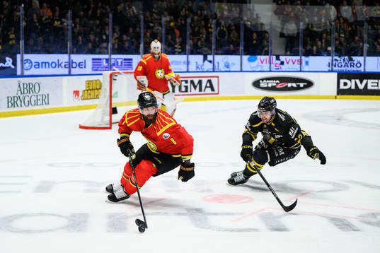 Brynäs Jordie Benn och AIKs Arvid Degerstedt