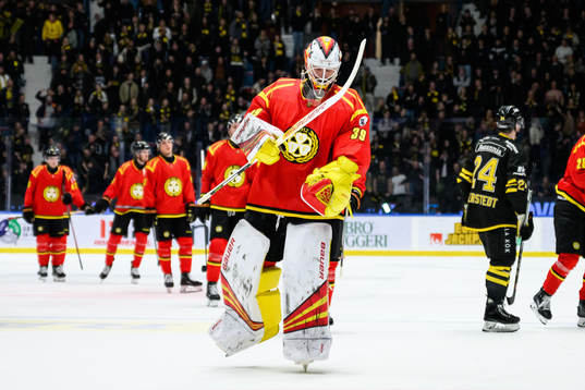Brynäs målvakt Anders Lindbäck deppar