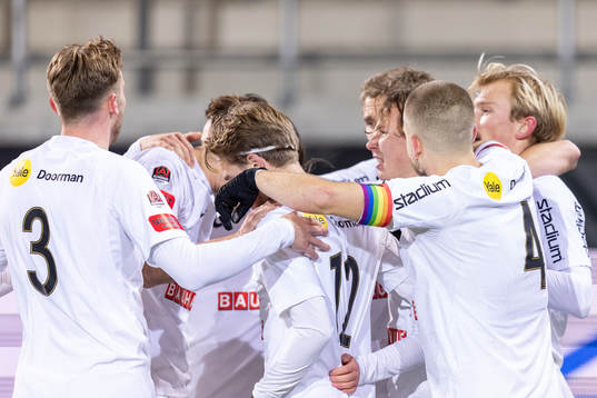 Brommapojkarnas Alex Timossi Andersson jublar
