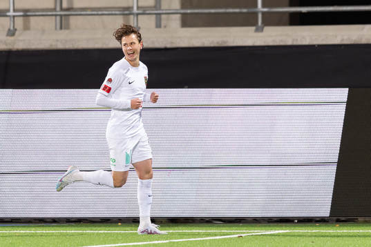 Brommapojkarnas Alex Timossi Andersson jublar