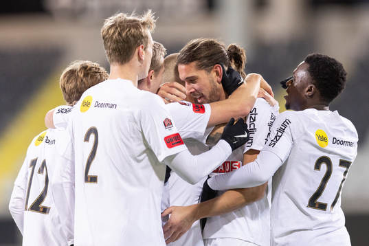 Bläddra bland fler bilder av Fotboll, Kval till Allsvenskan, Utsikten - Brommapojkarna