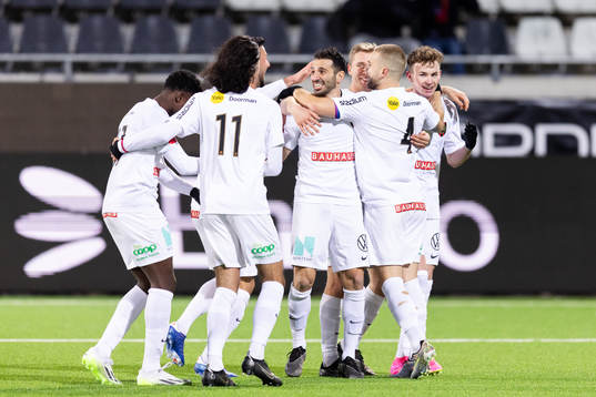 Brommapojkarnas Alexander Johansson jublar